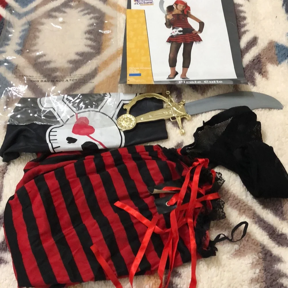 4 piece Teen Pirate Costume Pirate Cutie Girl's Halloween with Pirate Cutlass